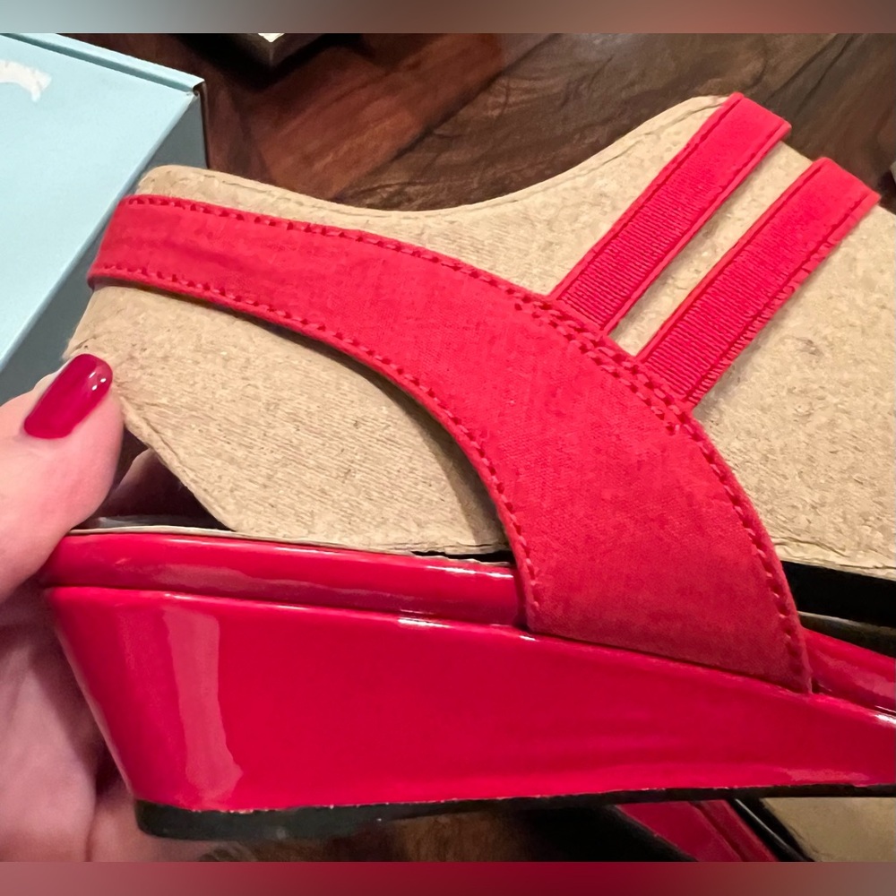 Life Stride - New In Box - 8 Wide - Yolo Red Wedge Sandle - Picture 7 of 10